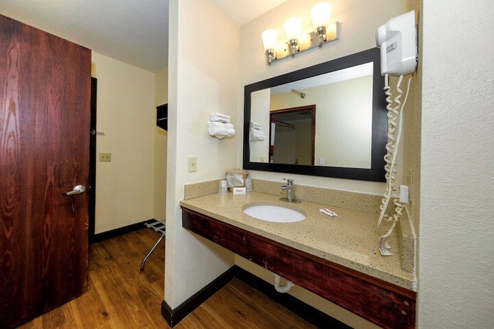 Room 21 of 33