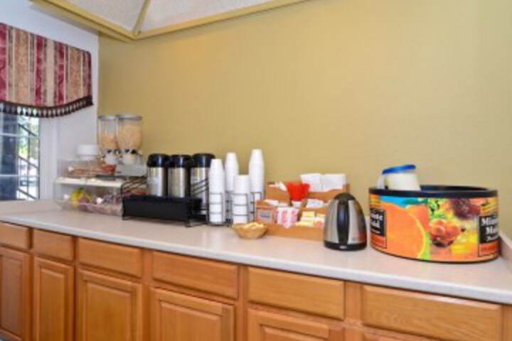 Breakfast/Coffee Service 20 of 22