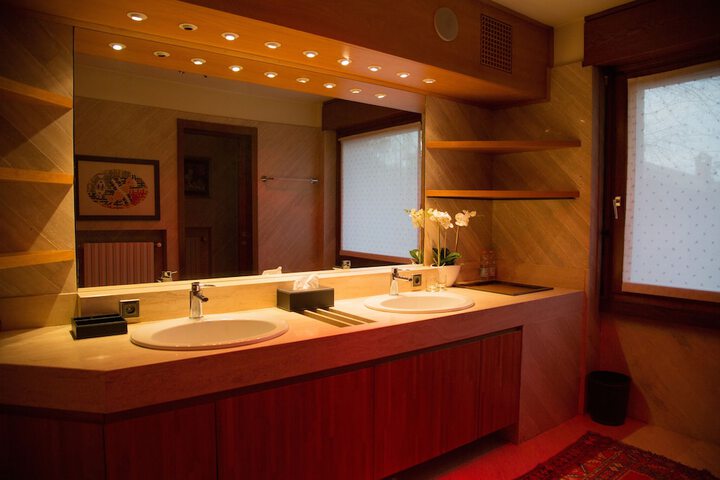 Room 27 of 45
