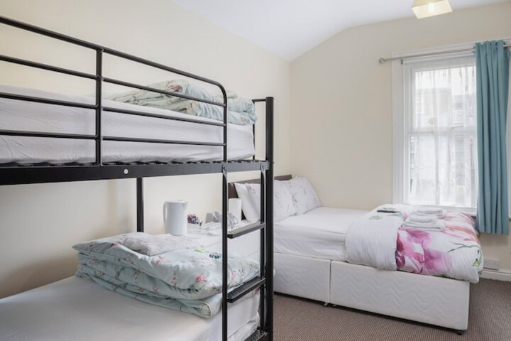 Room 5 of 27