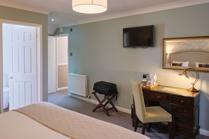 Room 18 of 145