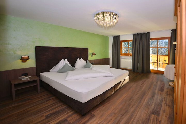 Room 4 of 37