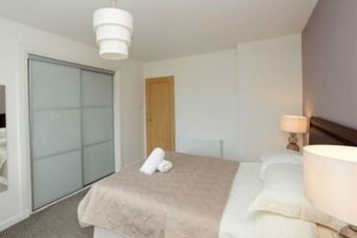 Room 6 of 10