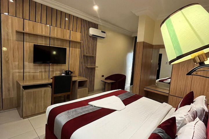 Room 8 of 39