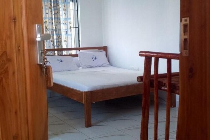 Room 13 of 36
