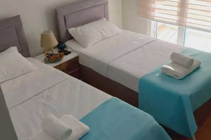 Room 5 of 32
