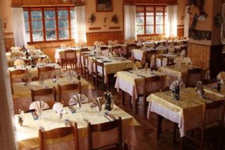 Dining 18 of 21