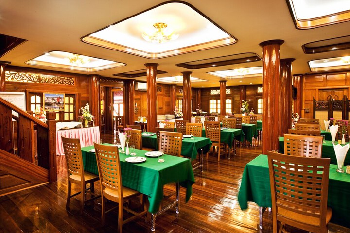 Dining Photos