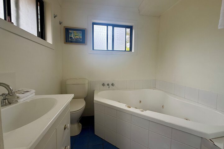 Room 12 of 16