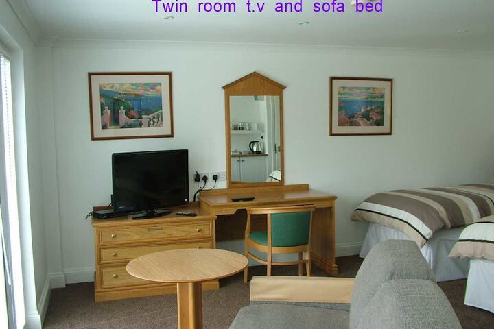 Room 3 of 25