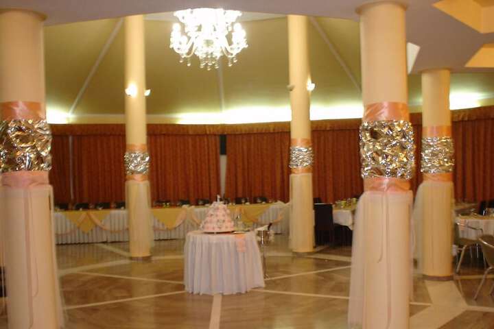 Ballroom/Hall 22 of 33