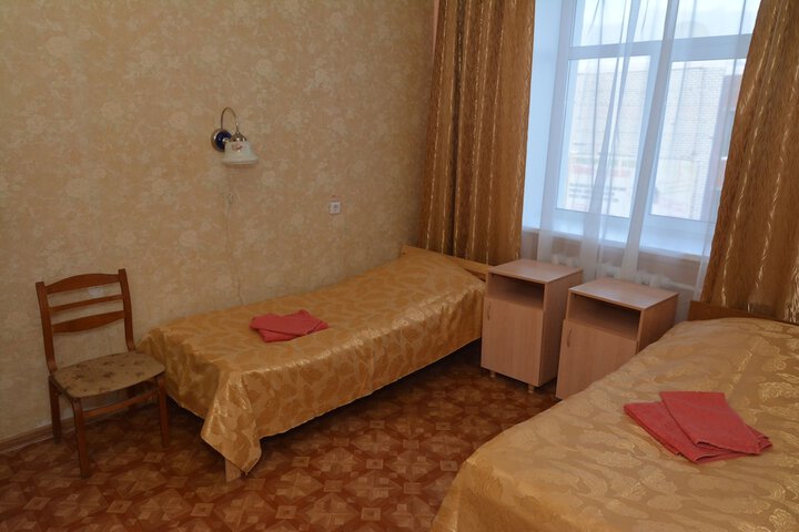 Room 7 of 100