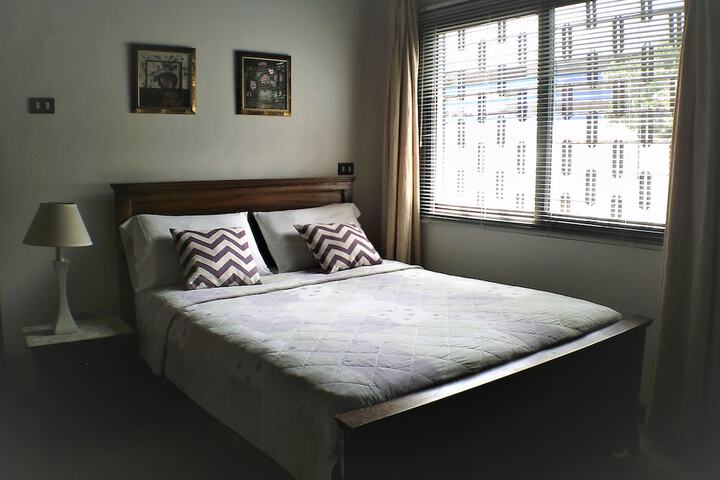 Room 12 of 32