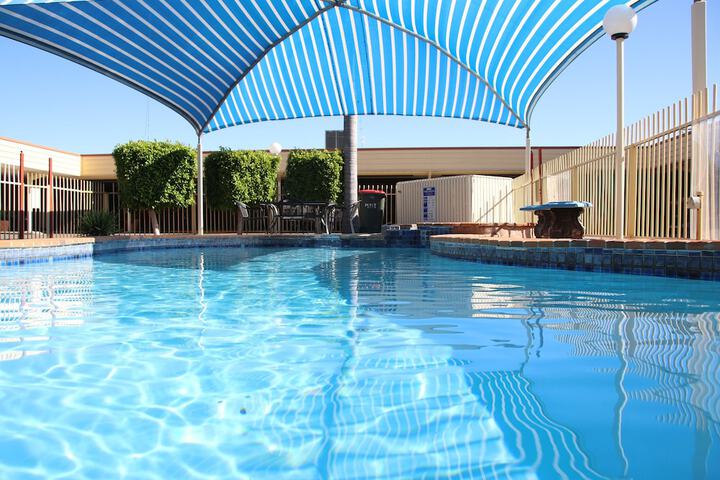 Pool 24 of 32