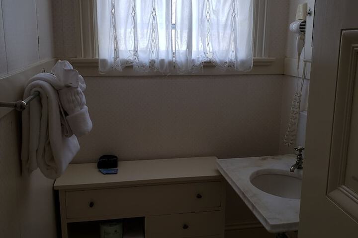 Room 64 of 100
