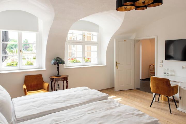 Room 2 of 6
