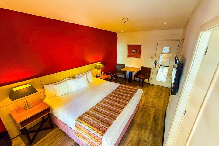 Room 38 of 128
