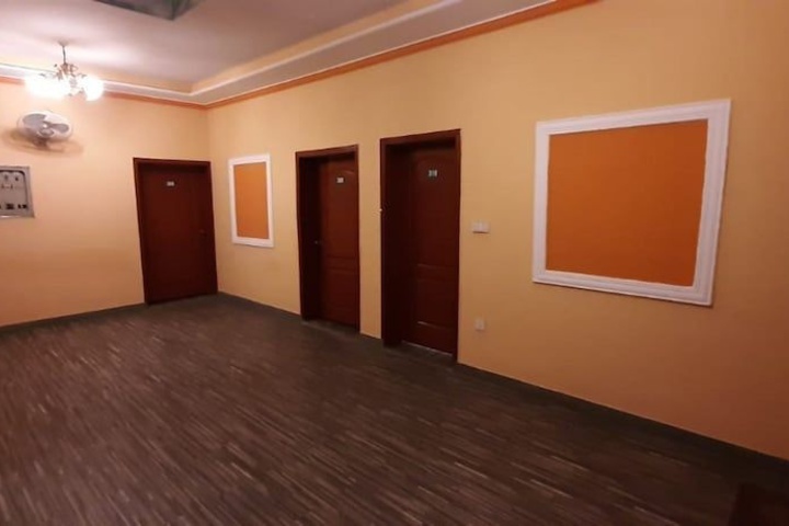Room 13 of 16