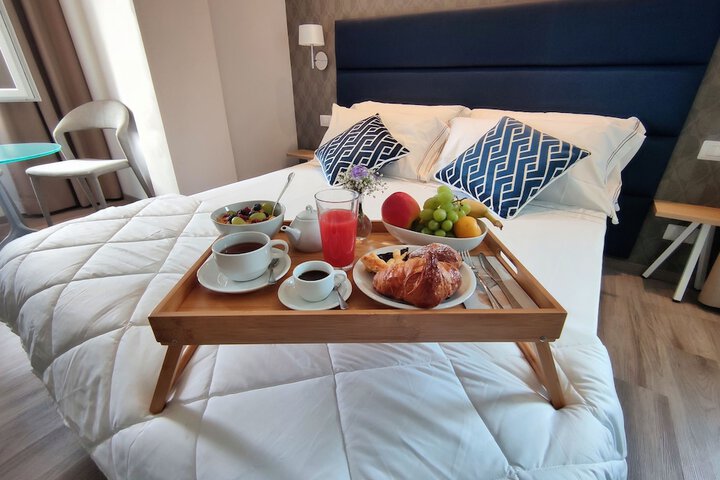 Room 6 of 30