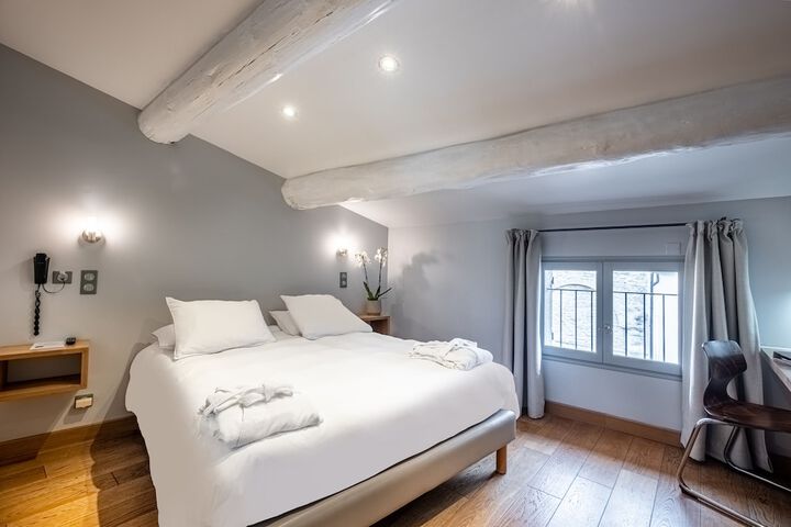 Room 16 of 209