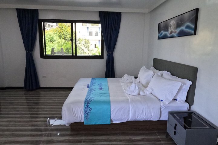 Room 8 of 17