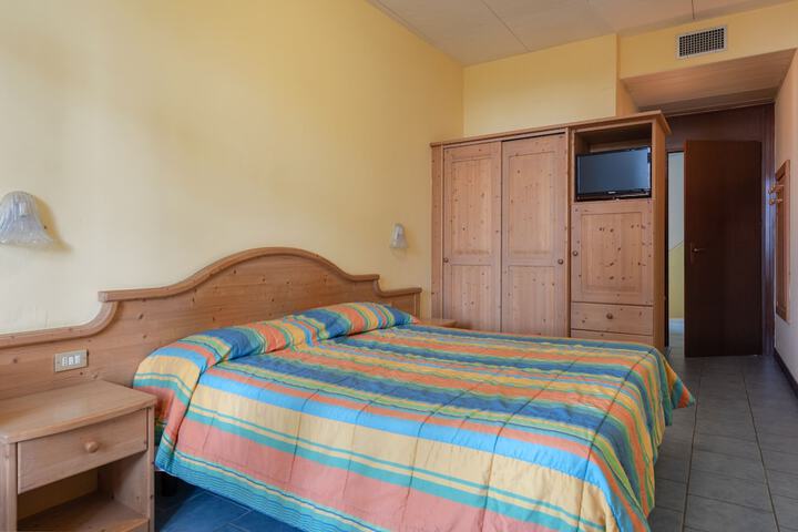 Room 6 of 35