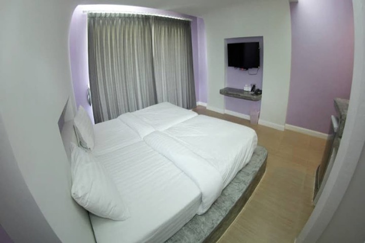 Room 3 of 53