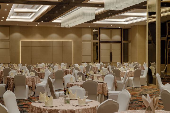 Ballroom/Hall 29 of 39
