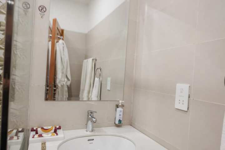 Room 17 of 37