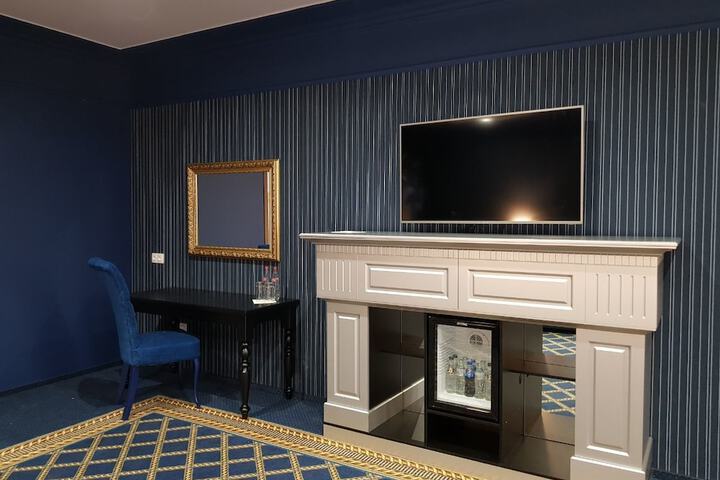 Room 23 of 38