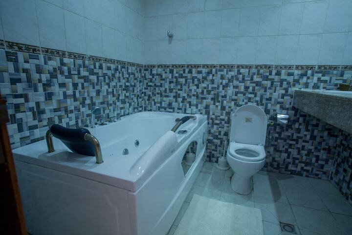 Room 13 of 37