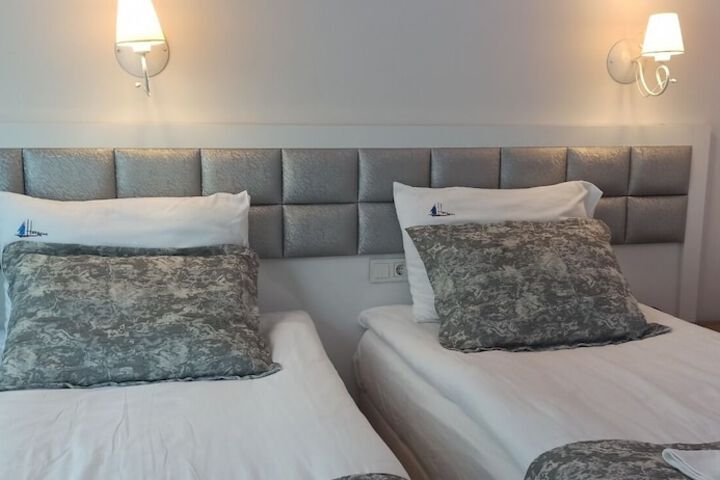 Room 3 of 10