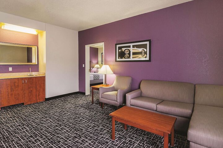 1 King Bed Accessible (4 of 25)