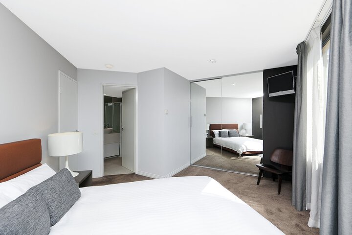 Room 4 of 17
