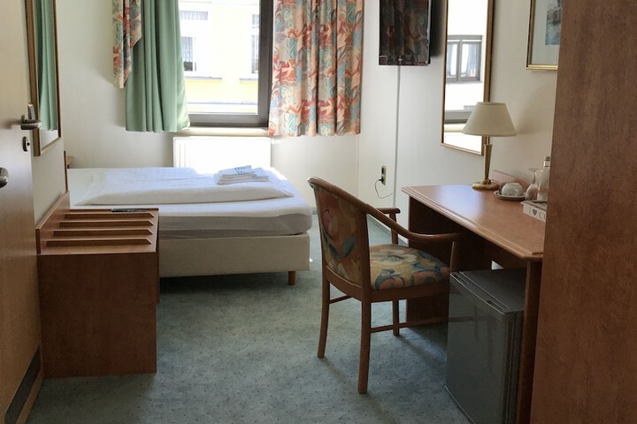 Room 3 of 35