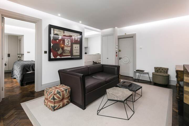 Room 2 of 9