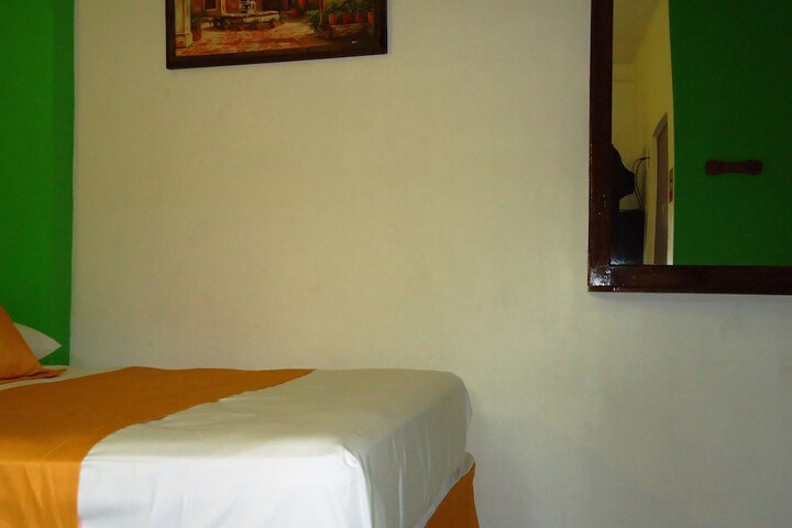 Room 14 of 28