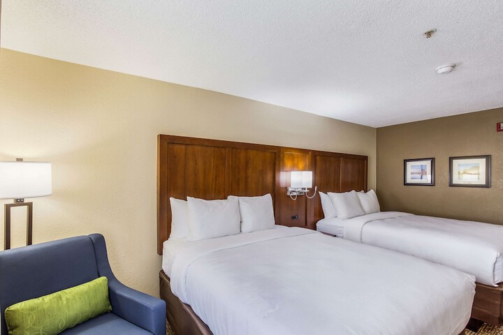 2 Queen Beds (5 of 11)