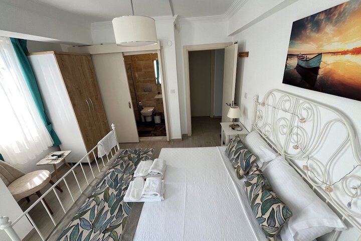 Room 20 of 33