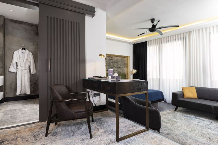 Room 27 of 62