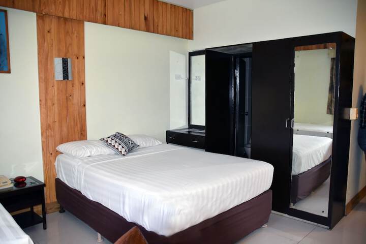Room 8 of 33