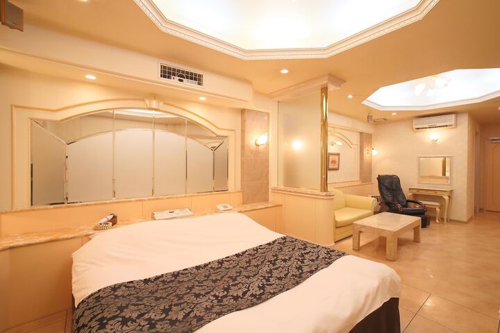 Room 5 of 33