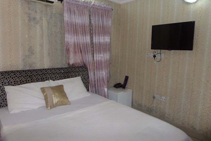 Room 12 of 13