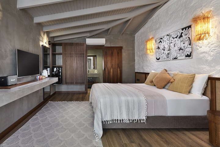 Room 15 of 77