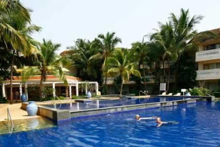 Hotel Pool