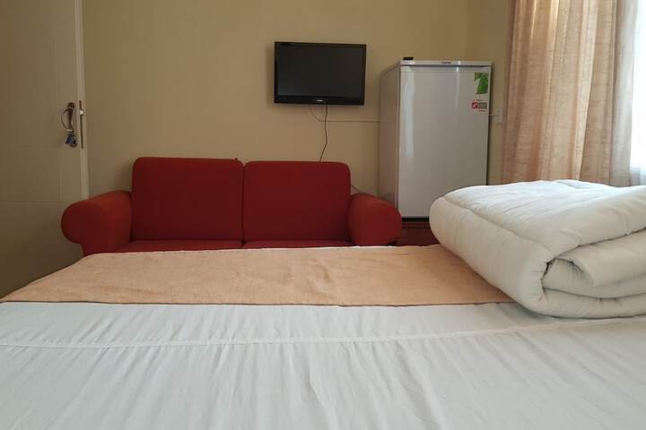 Room 2 of 10