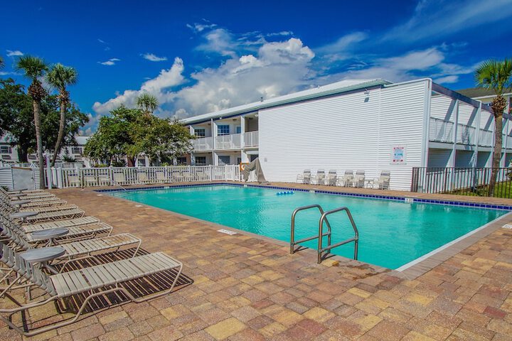 Sundeck 78 of 88