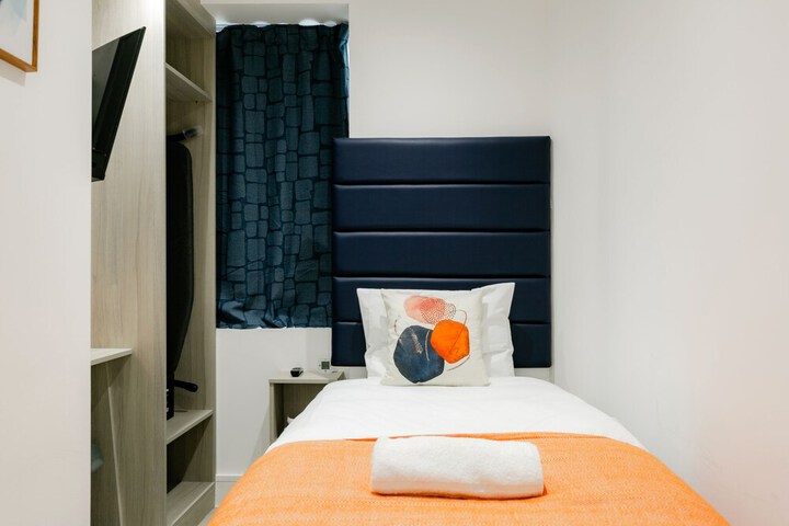 Room 43 of 106