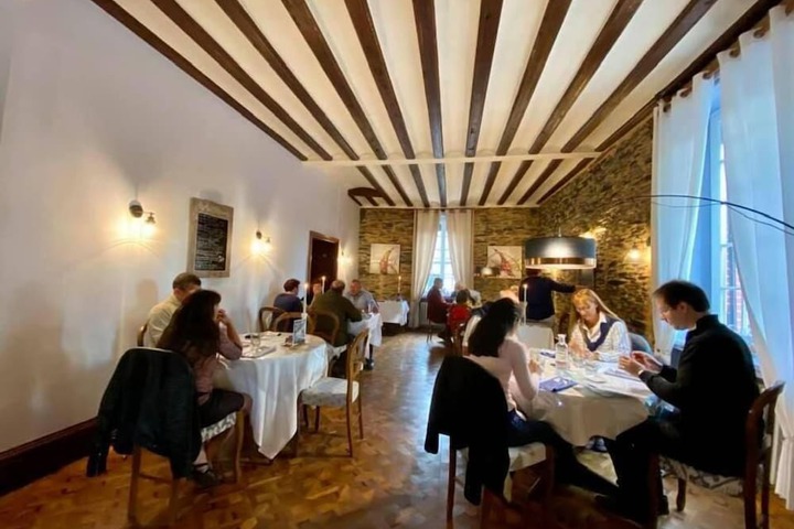 Dining 16 of 35
