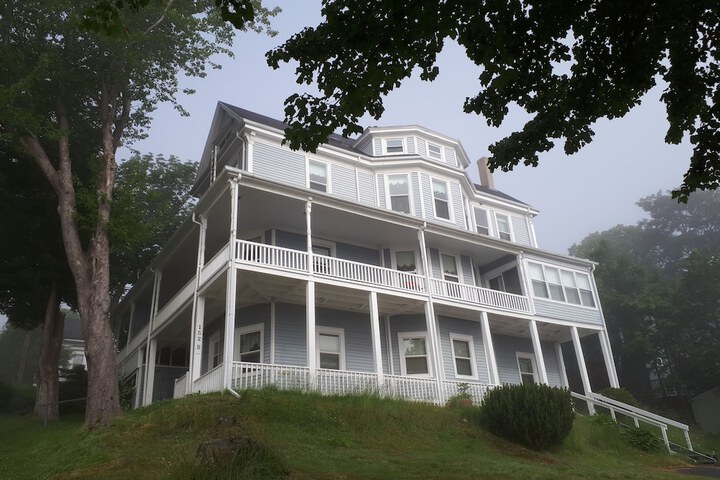 Hillside Landing B & B